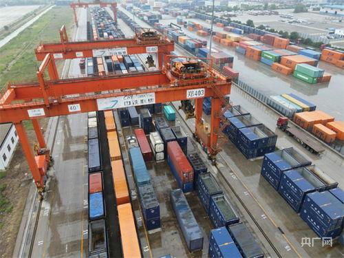 國鐵集團(tuan)鄭州局(ju)與廣(guang)州物(wu)流(liu)公司(si)攜(xie)手 多措並舉(ju)加速物(wu)流(liu)轉型，共繪(hui)現(xian)代(dai)物(wu)流(liu)新(xin)藍圖(tu)